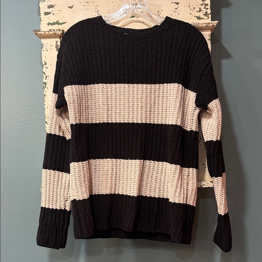 Time and Tru Black Textured Sweater